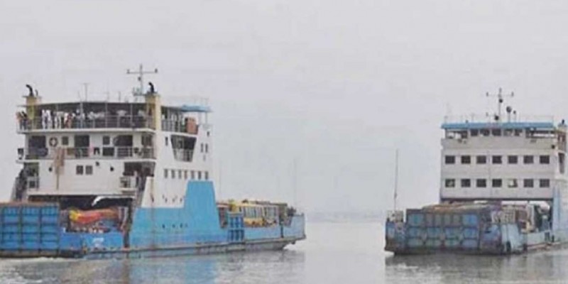 পদ্মায় দুই ফেরির সংঘর্ষ।।নিহত ১