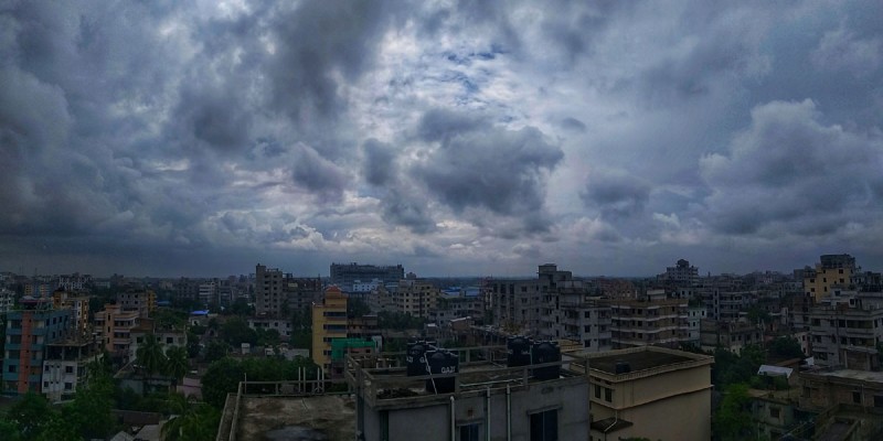 মেঘলা থাকবে ঢাকার আকাশ।। হতে পারে বজ্রসহ বৃষ্টি