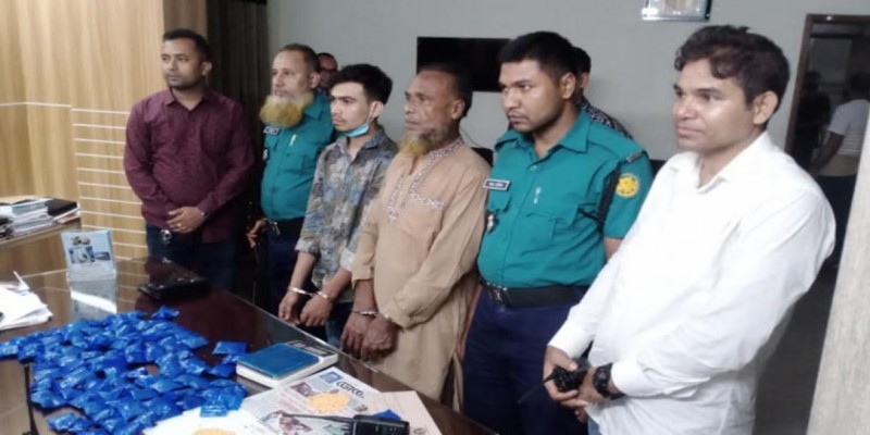 বাড্ডায় ২০ হাজার ইয়াবাসহ গ্রেফতার ২ ।।