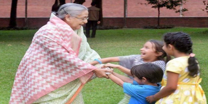 ছেলে-মেয়ে-নাতনিদের নিয়ে পদ্মা সেতু হয়ে বাড়ি যাবেন প্রধানমন্ত্রী।।  