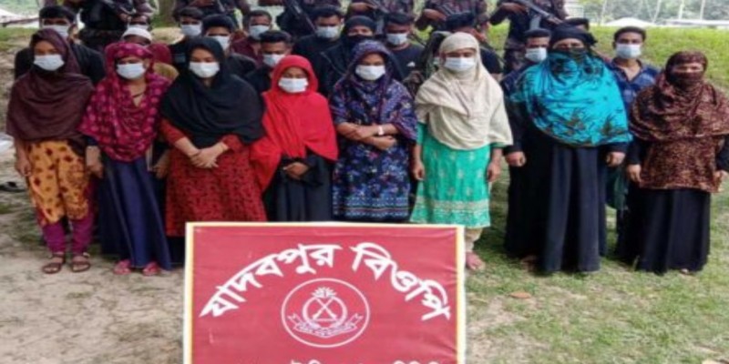 মহেশপুর সীমান্তে নারী-পুরুষ-শিশুসহ আটক ২০।।