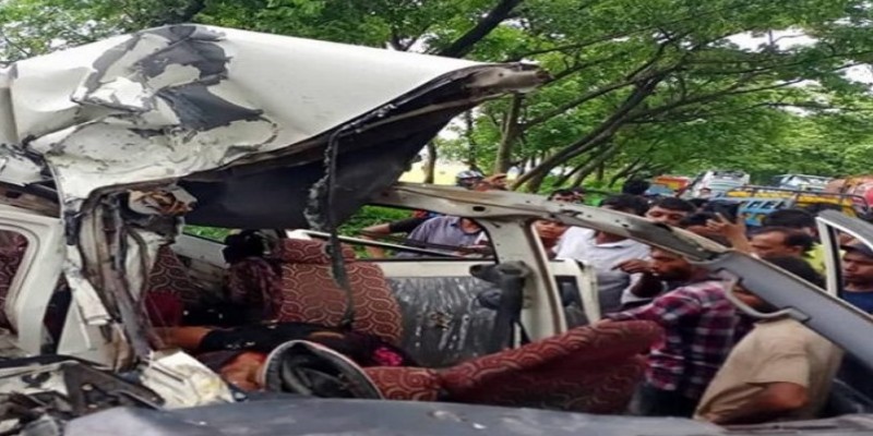 মাধবপুরে বাস-ট্রাক-মাইক্রোবাসের সংঘর্ষে নিহত ৩।।