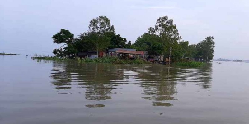 সিরাজগঞ্জে যমুনা নদীর পানি আরও বাড়ছে।। 