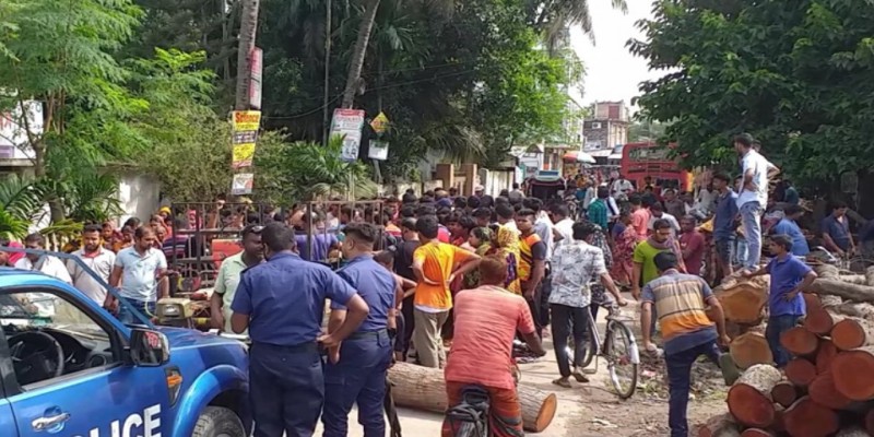 বাসের ধাক্কায় বাইসাইকেল থেকে ছিটকে ব্যবসায়ী নিহত।।