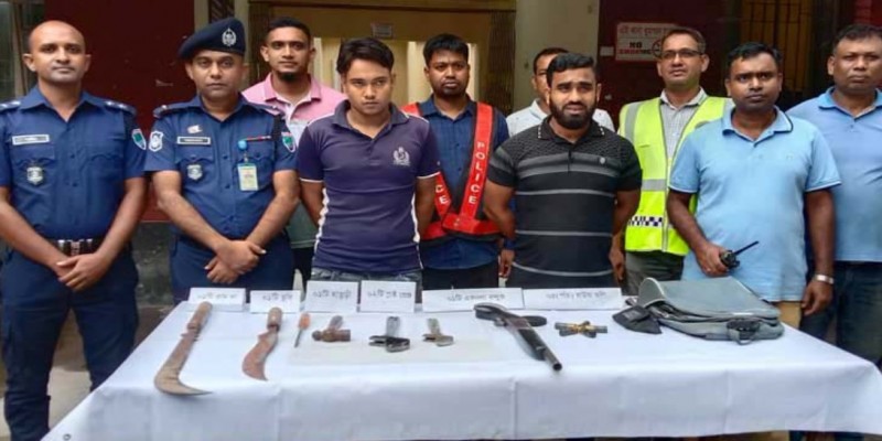 খুলনায় রাইফেল-গুলিসহ আটক ২।।