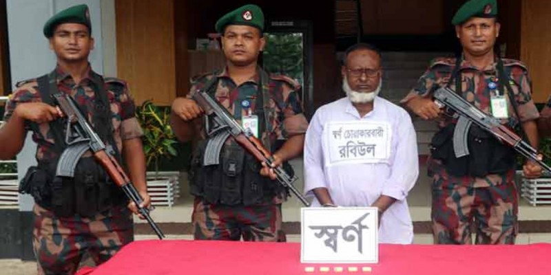 মহেশপুরে বাস থেকে ৫টি স্বর্ণের বারসহ আটক ১ ।।