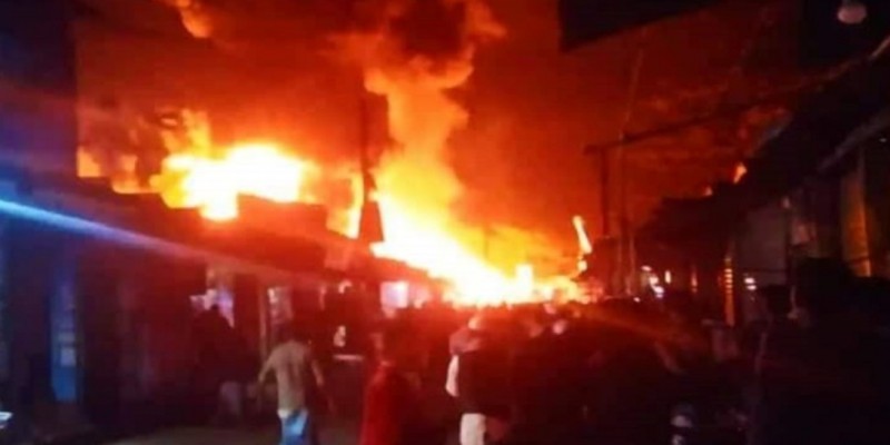 সূবর্ণচরে আগুনে ৬ দোকান পুড়ে ছাই ।।