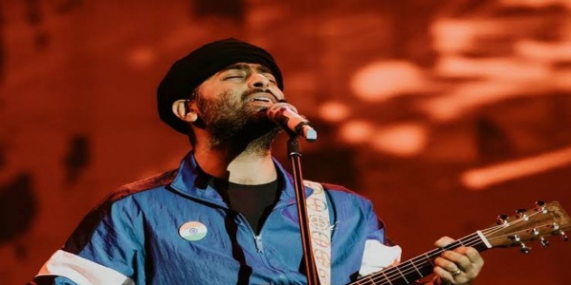মঞ্চে হেনস্তার শিকার হলেন অরিজিৎ ।।