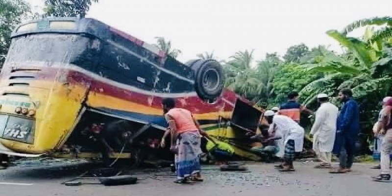 ডুমুরিয়া ফায়ার সার্ভিসের সন্নিকটে সড়ক দূর্ঘটনা॥নিহত ২ আহত ২১