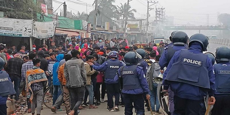 গাজীপুরের কালিয়াকৈরে শ্রমিক-পুলিশ সংঘর্ষ॥ আহত ১০