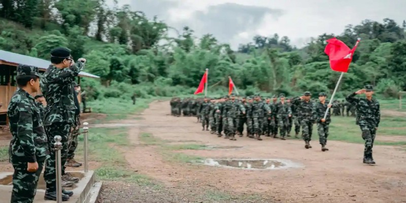 বিদ্রোহীদের সাড়াষি আক্রমণে ভেঙে পড়েছে মিয়ানমারে সেনা ঐক্য॥