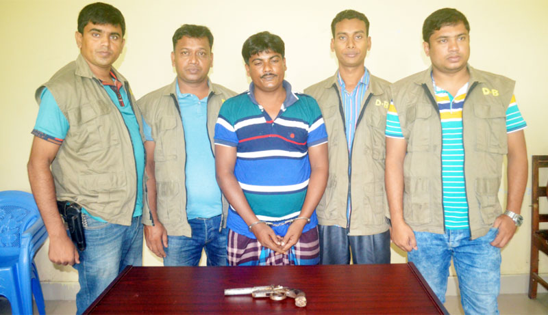 মেহেরপুরে অস্ত্রসহ এক ব্যক্তি আটক।।