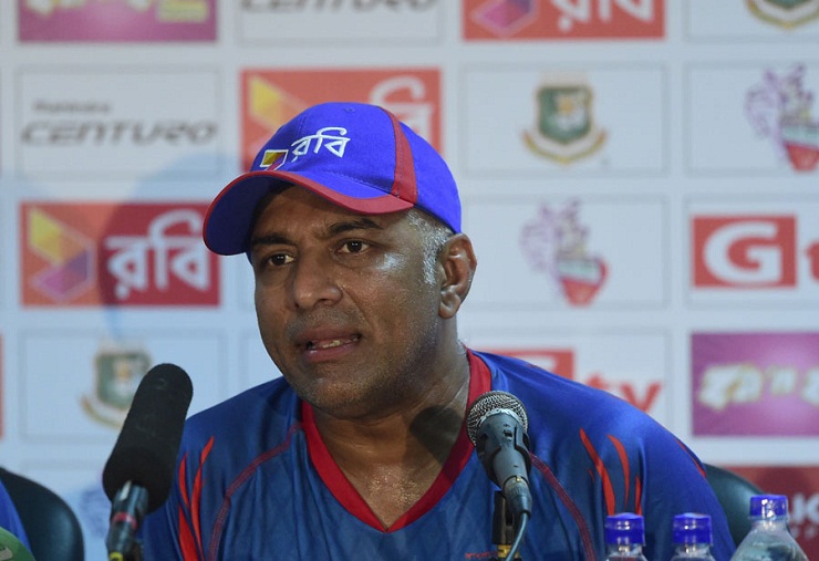 অবশেষে পদত্যাগ পত্র জমা দিয়েছেন চন্ডিকা হাথুরুসিংহে।