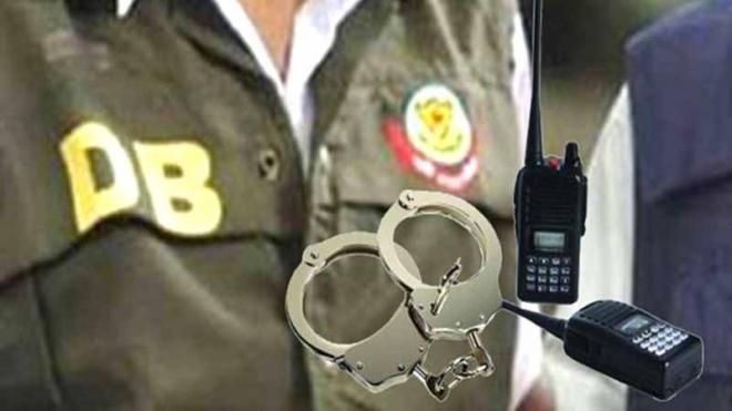 কিশোরগঞ্জের ভৈরবে ৪ ভুয়া ডিবি পুলিশ আটক।