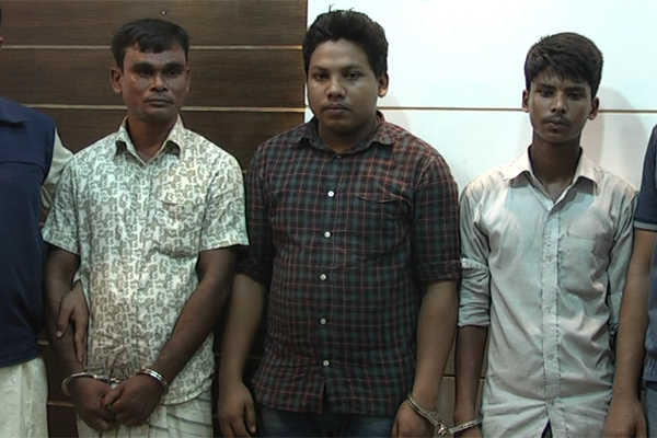 নেত্রকোনায় জজের পরিচয় দানকারি প্রতারকসহ আটক তিন।।