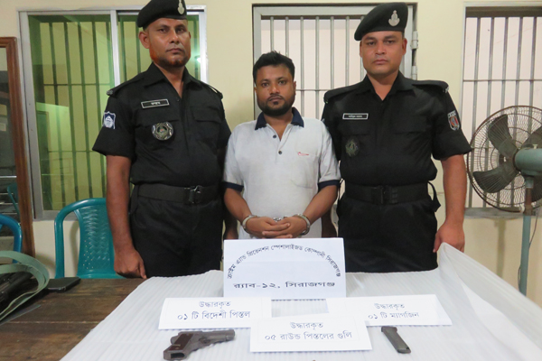 সিরাজগঞ্জে অস্ত্রসহ সাবেক ইউপি চেয়ারম্যান রেজাউল করিম আটক।।