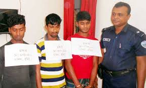 কুমিল্লায় অস্ত্রসহ তিন ডাকাত গ্রেপ্তার।।