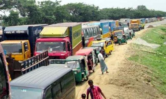 উন্নীতকরণ কাজ চলমান থাকায় ঢাকা-টাঙ্গাইল মহাসড়কে ২৫ কিলোমিটার যানজট।।
